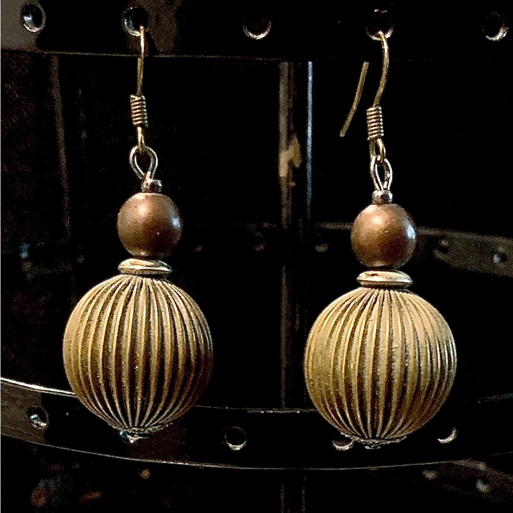 Elegant Gold and Brown Dangle Earrings